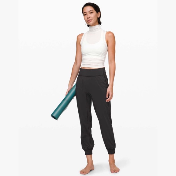 LULULEMON ATHLETICA See The Horizon Tank Turtleneck Rushed Sides Sheer Crop - Picture 4 of 7